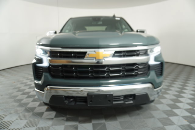 Used 2025 Chevrolet Silverado 1500 LT AWD/4WD image 2
