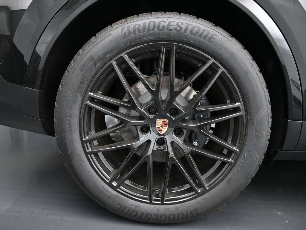 Certified 2026 Porsche Cayenne E-Hybrid Coupe AWD/4WD image 12