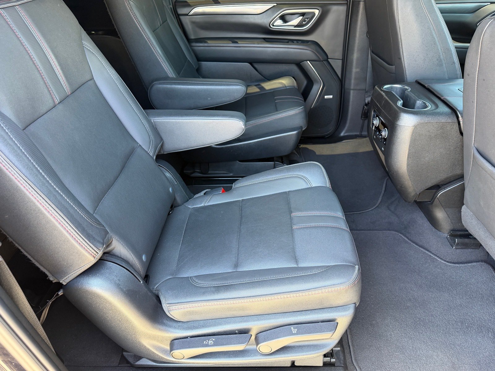 Used 2023 Chevrolet Suburban RST w/ Luxury Package AWD/4WD image 12