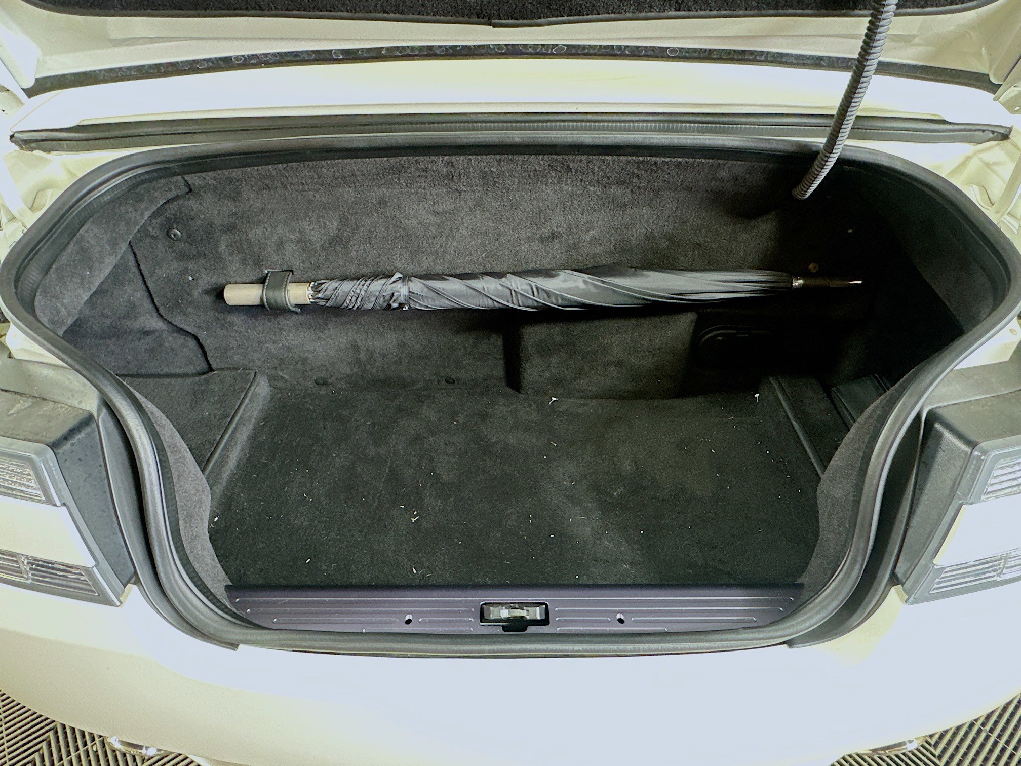 Used 2015 Aston Martin DB9 Volante image 24