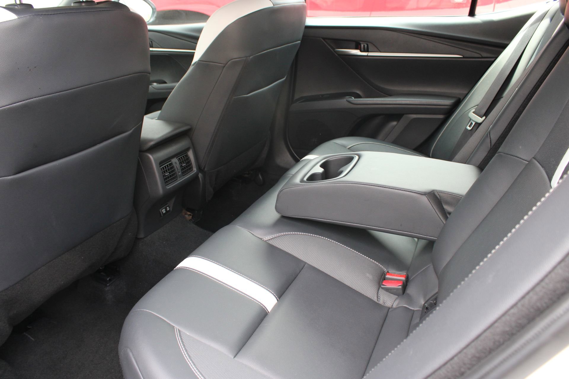 Used 2025 Toyota Camry SE image 19