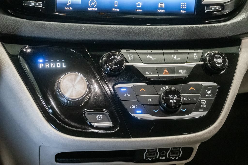 Used 2023 Chrysler Pacifica Touring-L FWD image 19