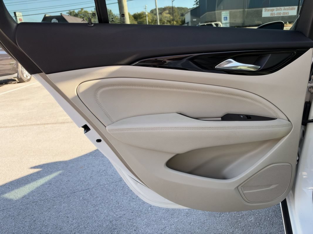 Used 2018 Buick Regal Essence w/ Driver Confidence Package #1 FWD image 24