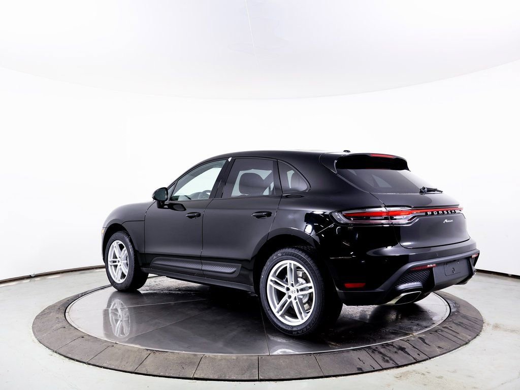 Certified 2025 Porsche Macan image 3