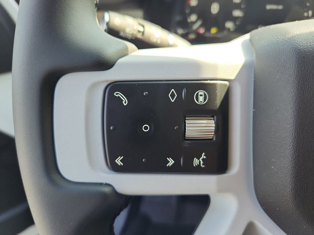 Used 2025 Land Rover Defender 110 S image 17