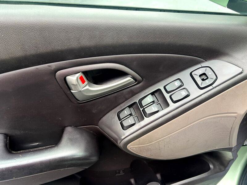 Used 2010 Hyundai Tucson Limited w/ Premium Pkg 4 image 18