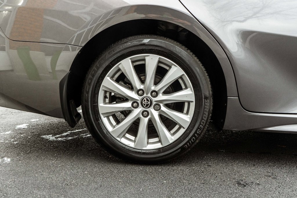 Used 2020 Toyota Camry SE image 32