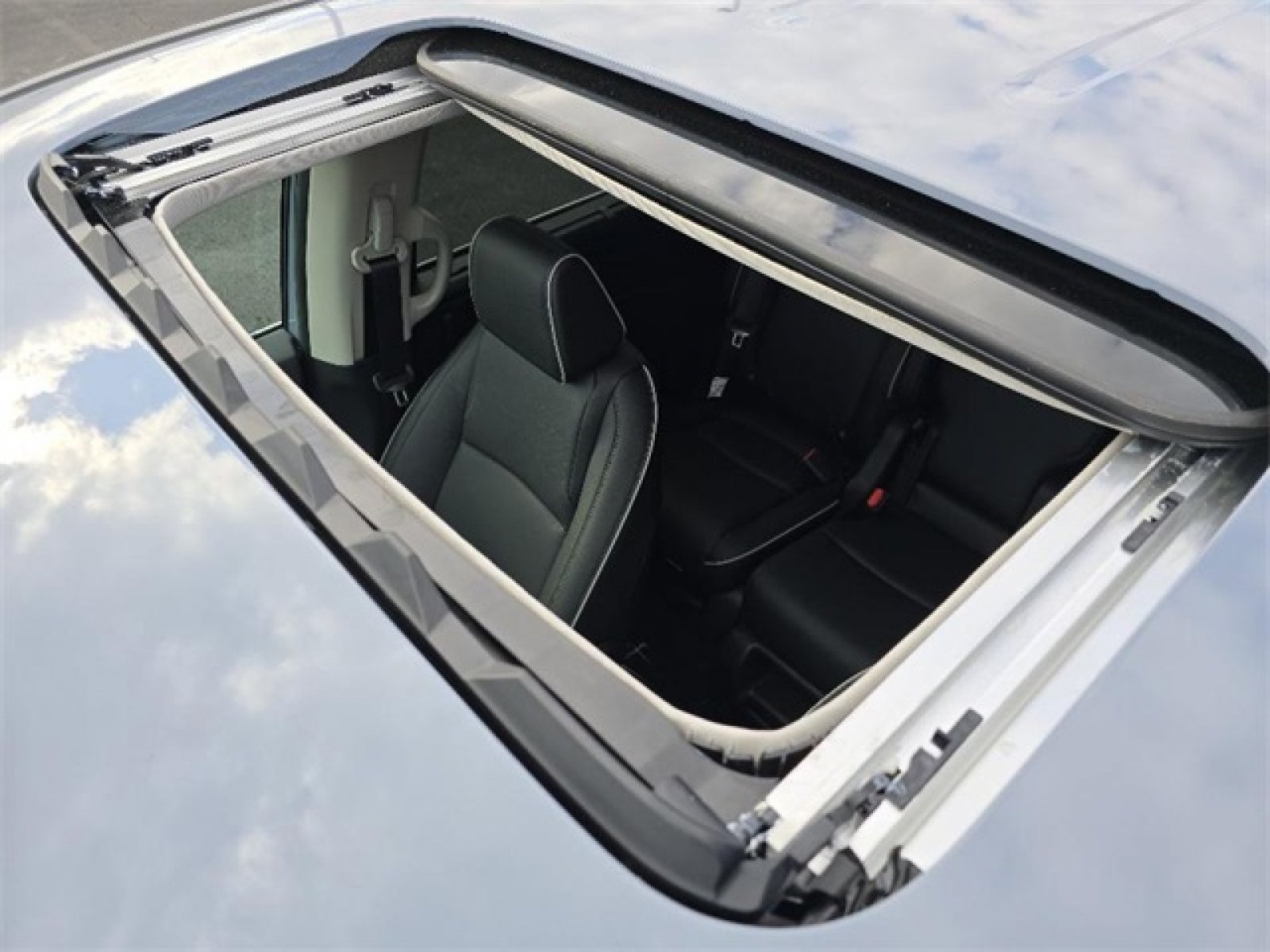 New 2026 Honda Odyssey Touring image 2