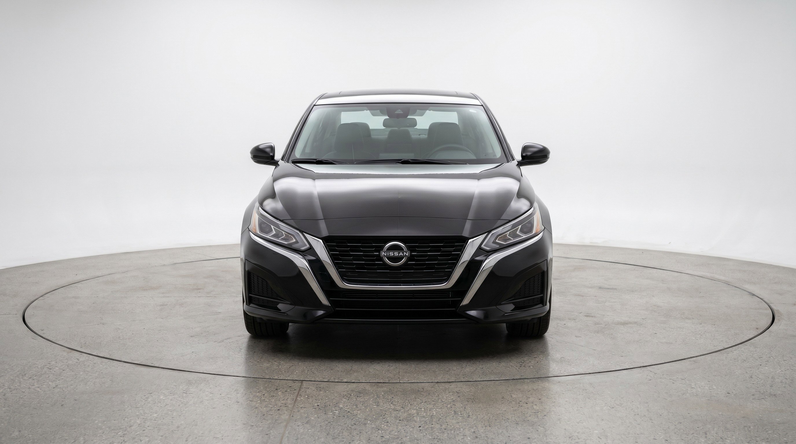 Used 2025 Nissan Altima 2.5 SV FWD image 2