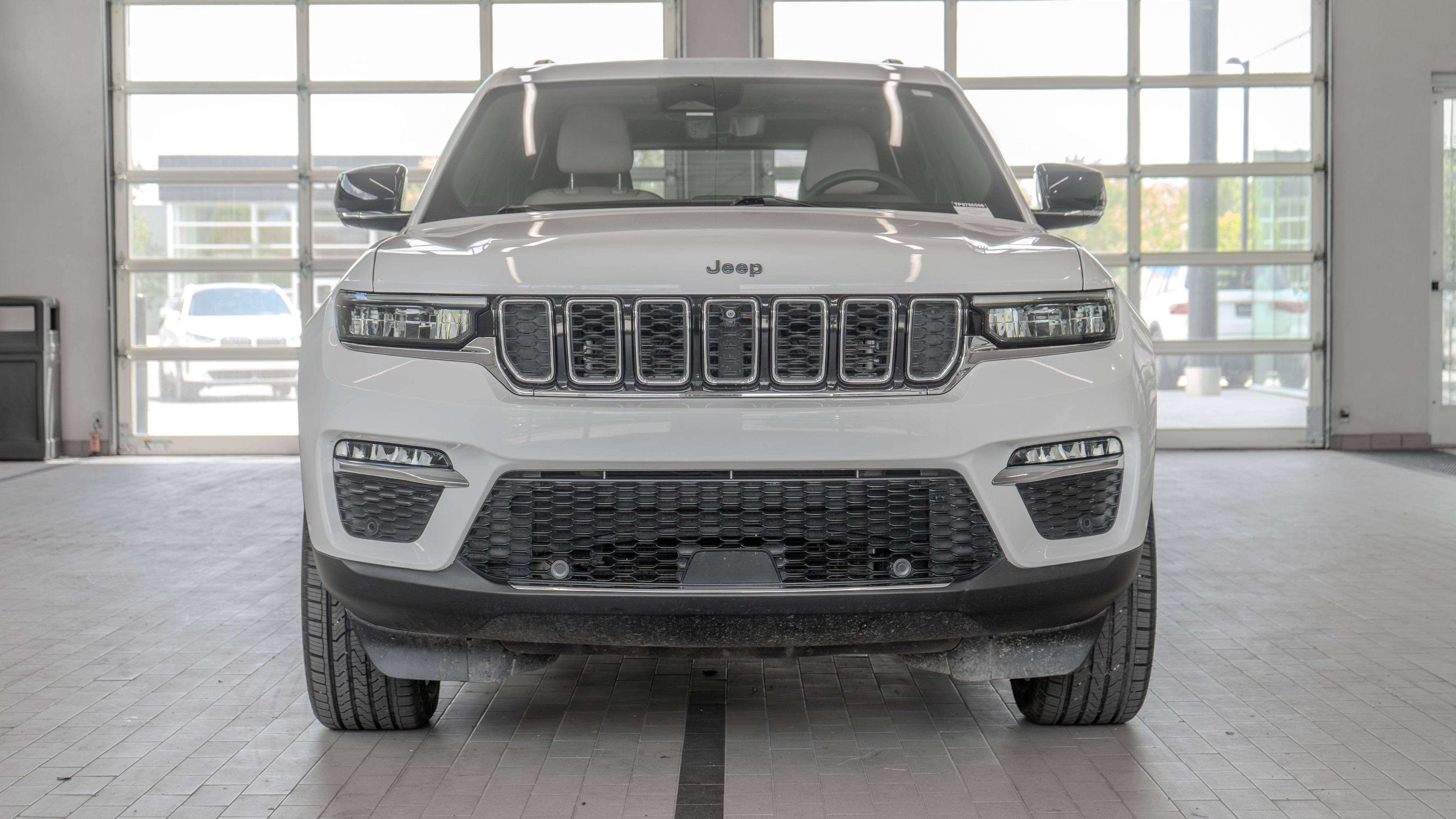 Used 2023 Jeep Grand Cherokee 4WD 4xe w/ Luxury Tech Group II image 11