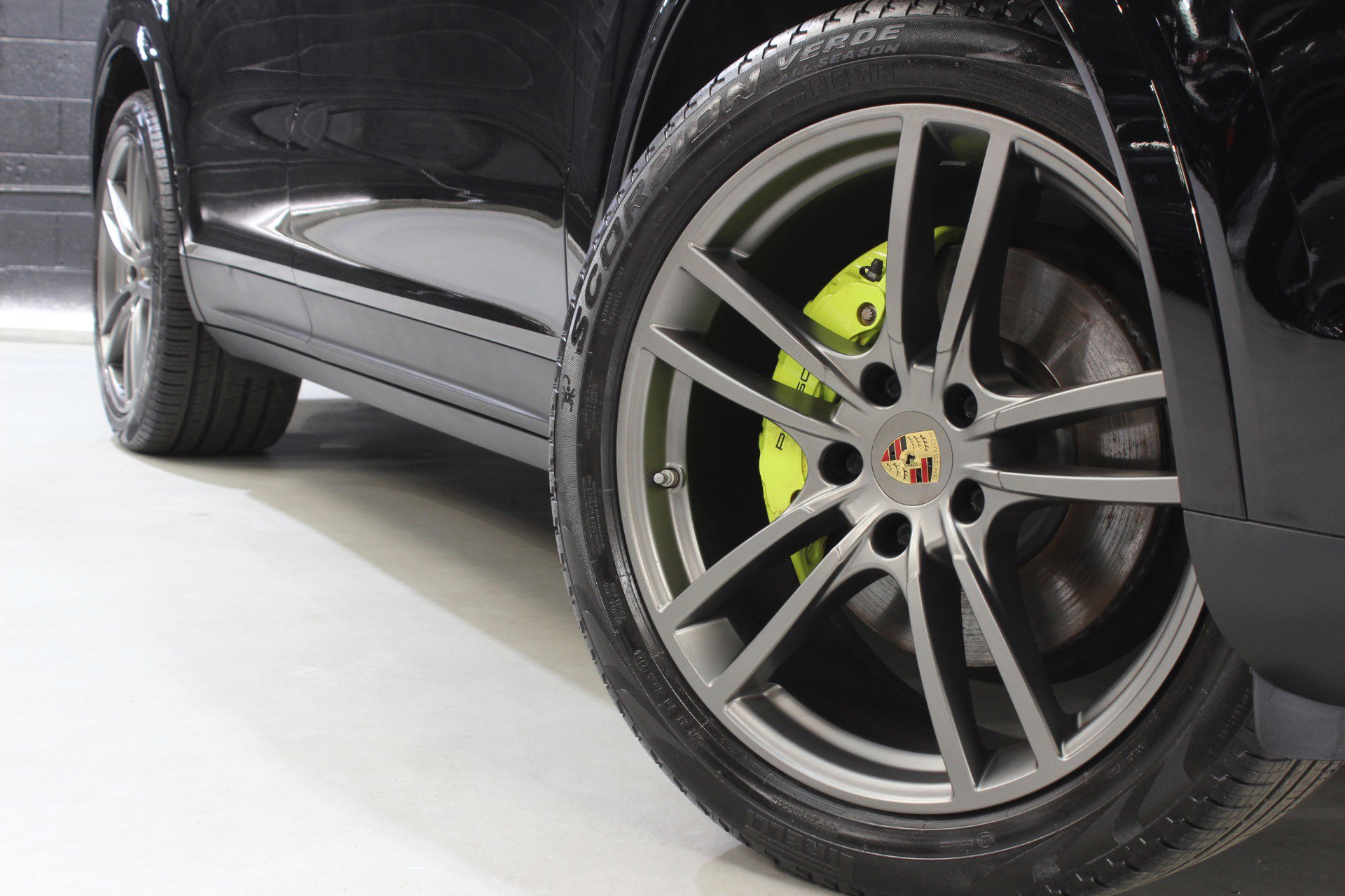 Used 2022 Porsche Cayenne E-Hybrid w/ Premium Package image 13