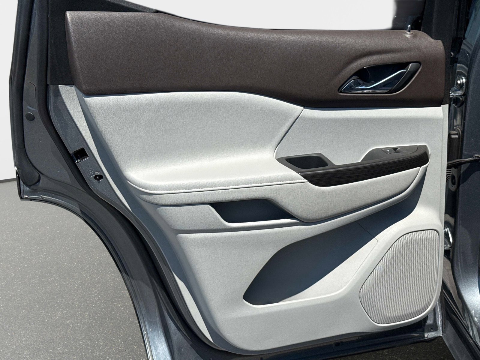 Used 2021 GMC Acadia SLT w/ Technology Package image 15