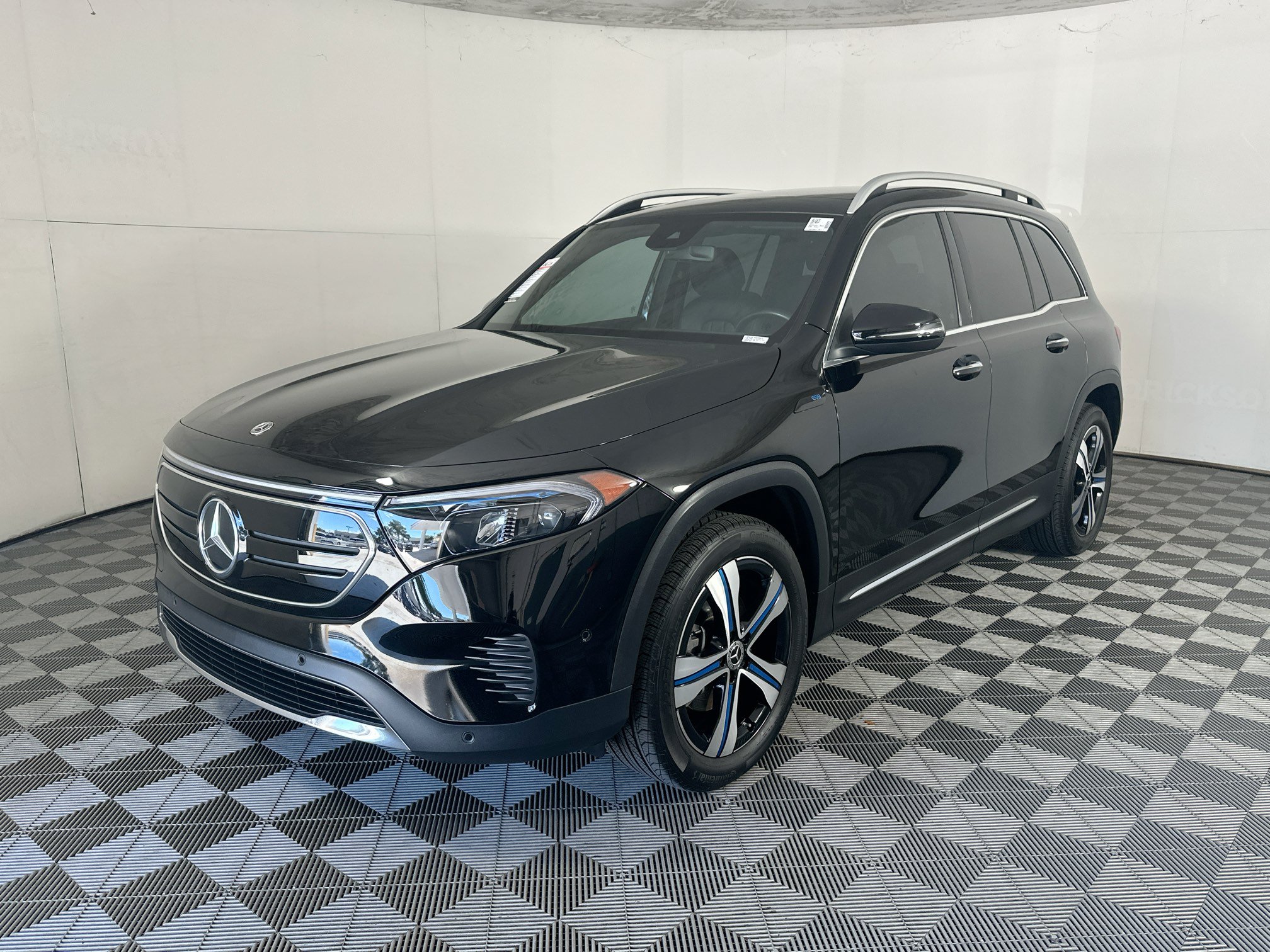 Used 2022 Mercedes-Benz EQB 350 4MATIC image 7