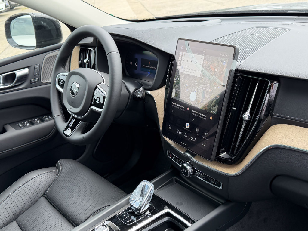 New 2026 Volvo XC60 T8 Ultra w/ Protection Package Premier AWD/4WD image 7