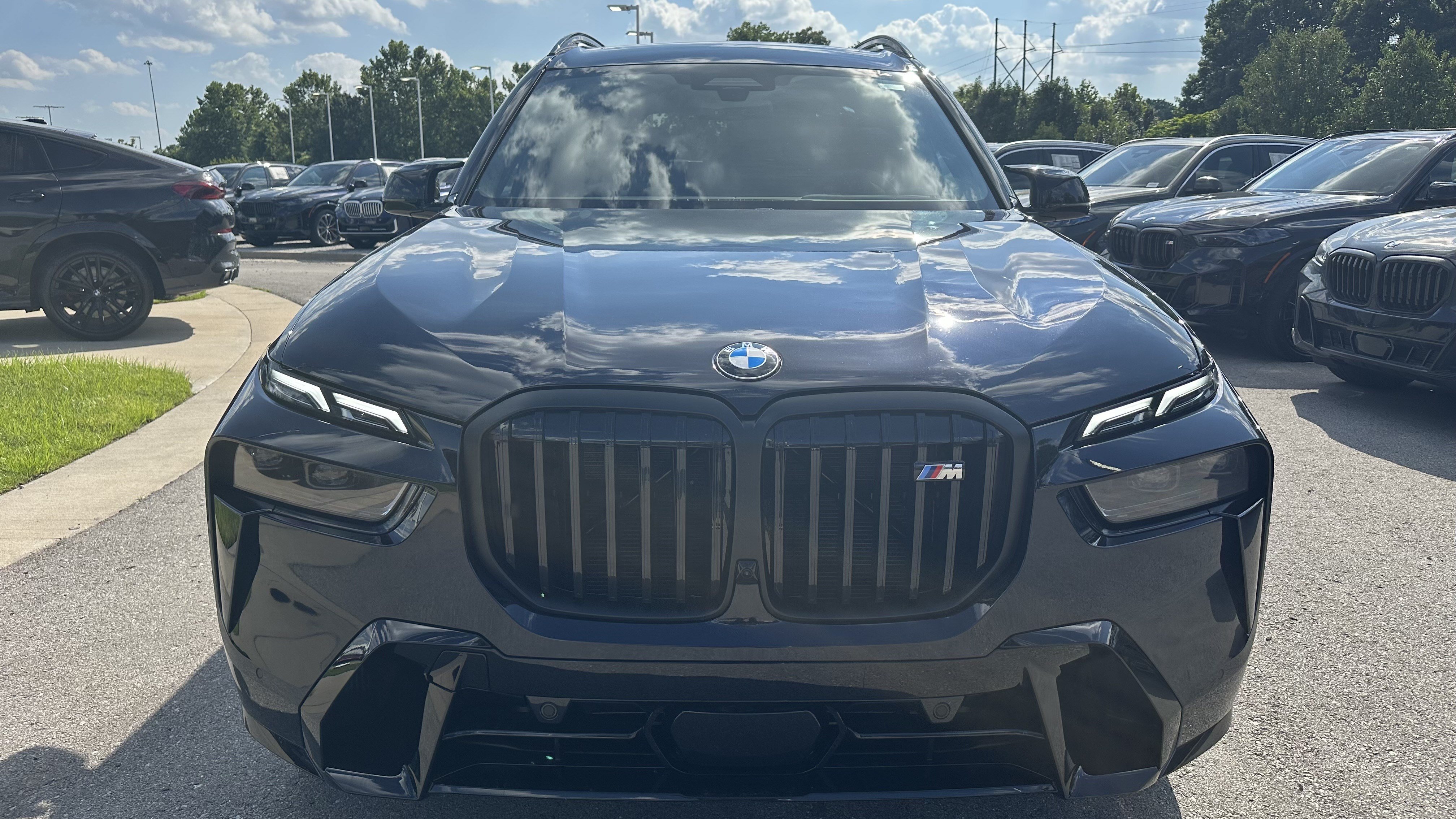 New 2027 BMW X7 M60i AWD/4WD image 3