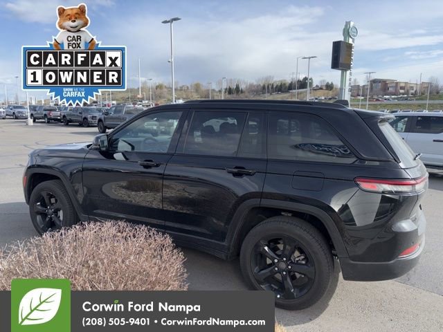 Used 2025 Jeep Grand Cherokee Limited w/ Black Appearance Package AWD/4WD image 5
