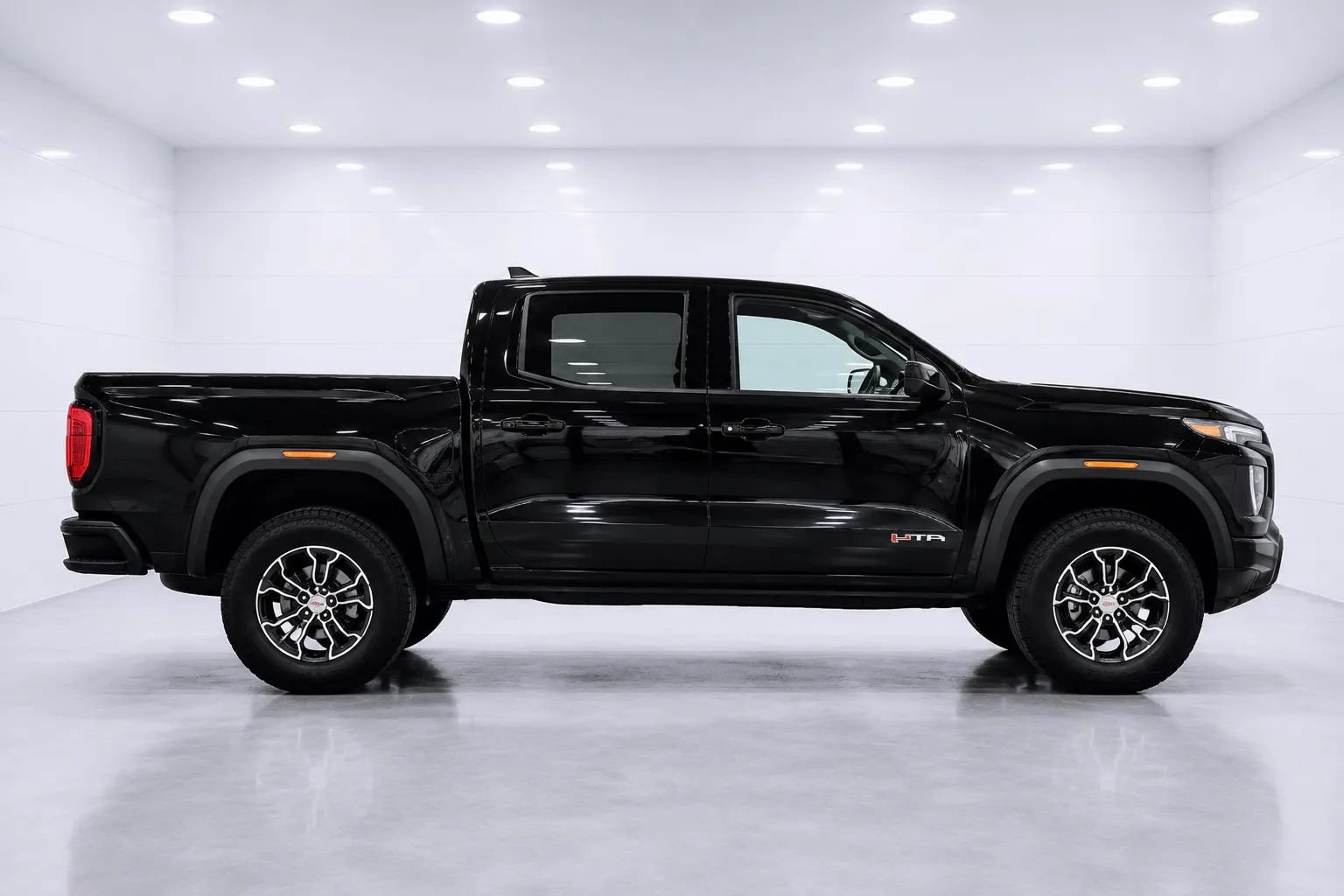 Used 2024 GMC Canyon AT4 AWD/4WD image 6