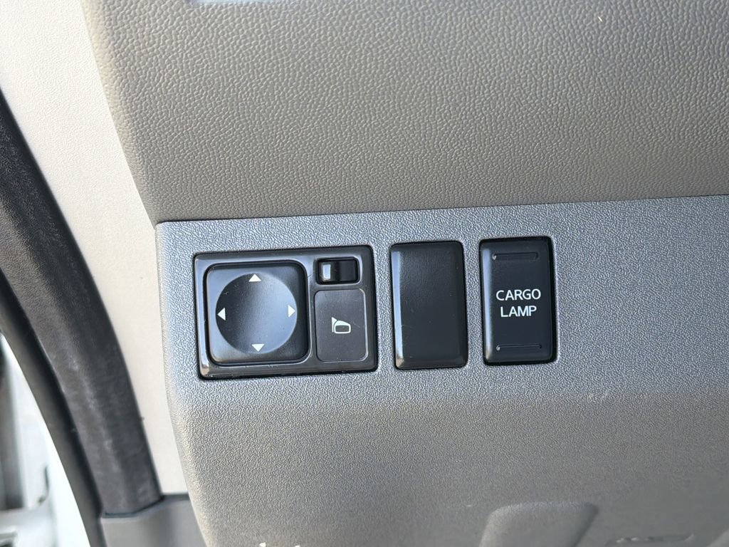 Used 2011 Nissan Frontier SL AWD/4WD image 19