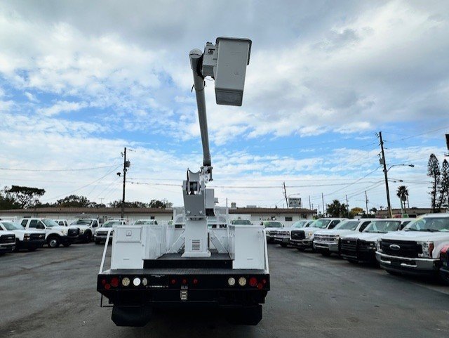Used 2009 Ford F550 2WD Regular Cab Super Duty image 7