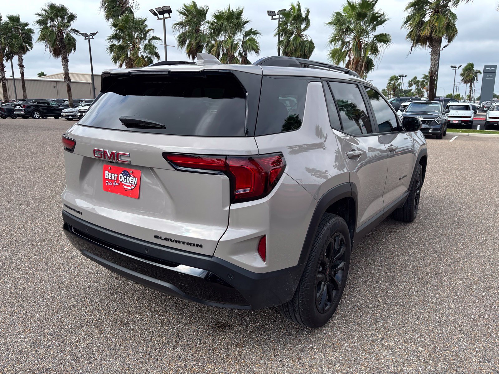 Used 2026 GMC Terrain Elevation w/ Elevation Premium Package FWD image 6