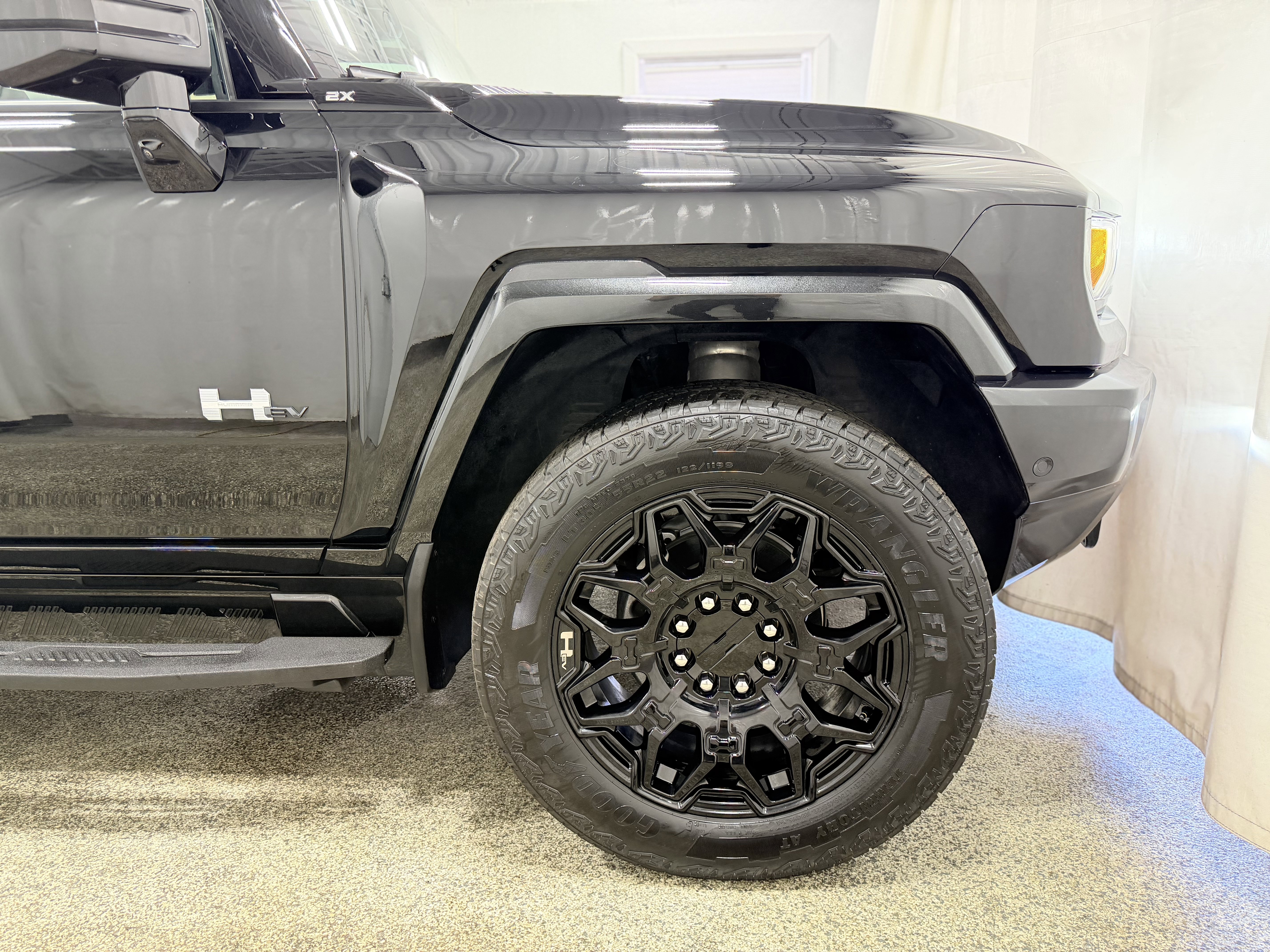 Used 2025 GMC Hummer EV 2X AWD/4WD image 30