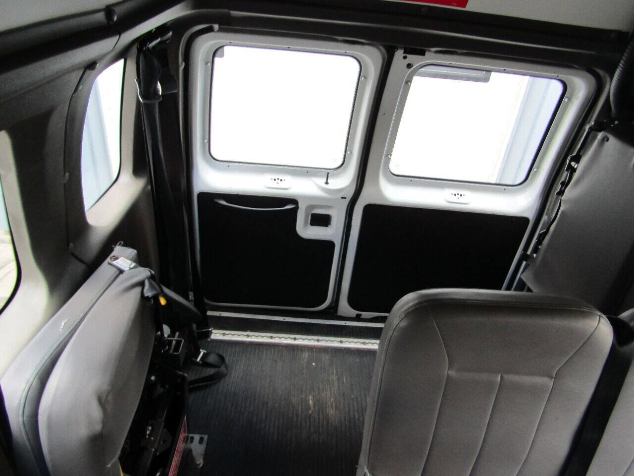 Used 2007 Ford E-350 and Econoline 350 Extended Super Duty image 22