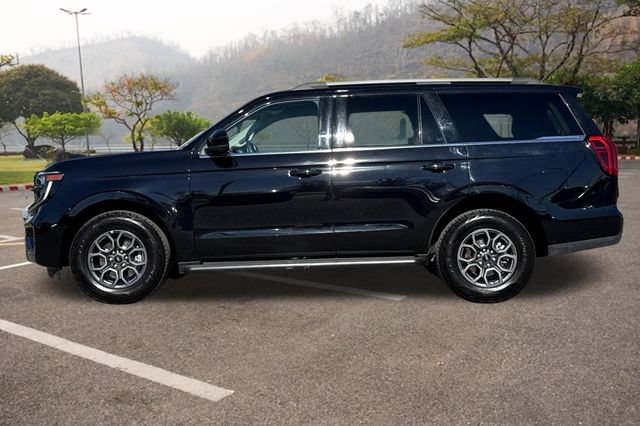 Used 2025 Ford Expedition Active AWD/4WD image 7