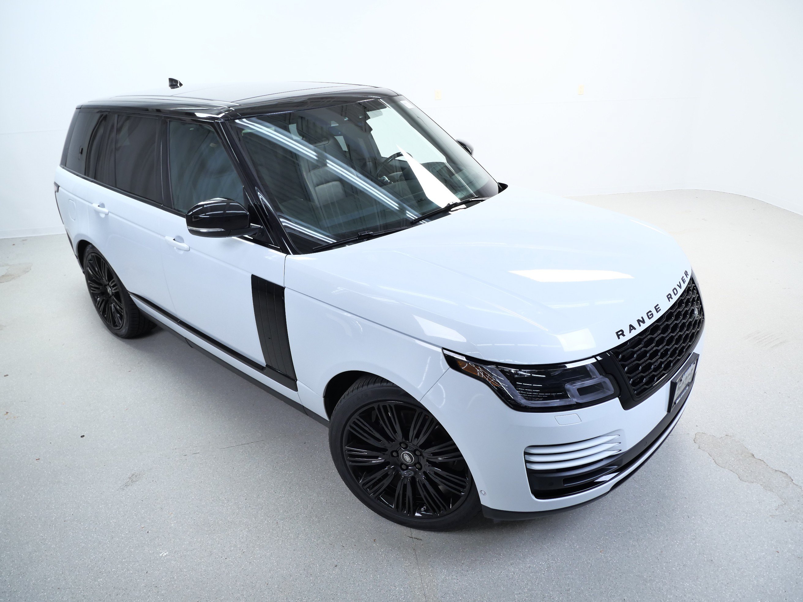 Used 2019 Land Rover Range Rover Supercharged AWD/4WD image 4