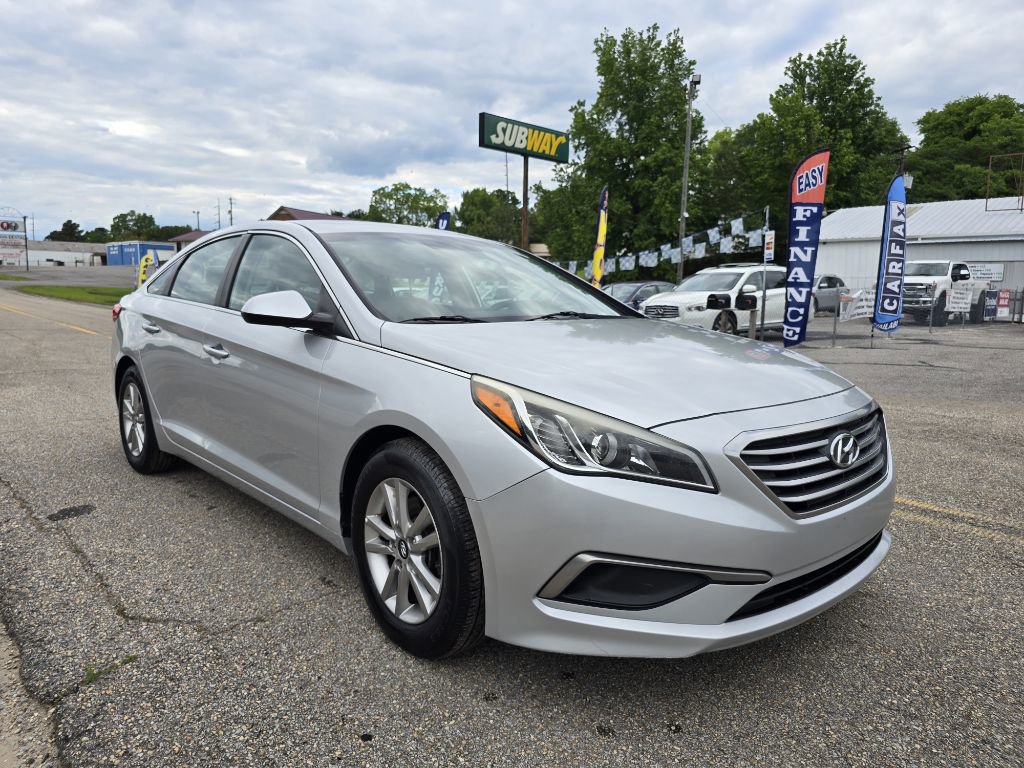 Used 2017 Hyundai Sonata SE image 3