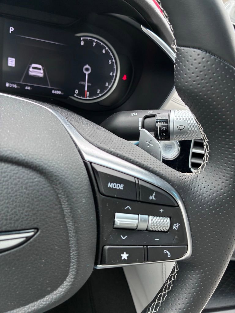 Used 2025 Genesis G70 2.5T image 26