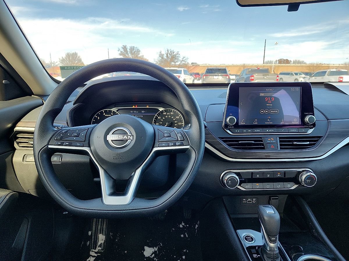 Used 2024 Nissan Altima 2.5 SV image 6