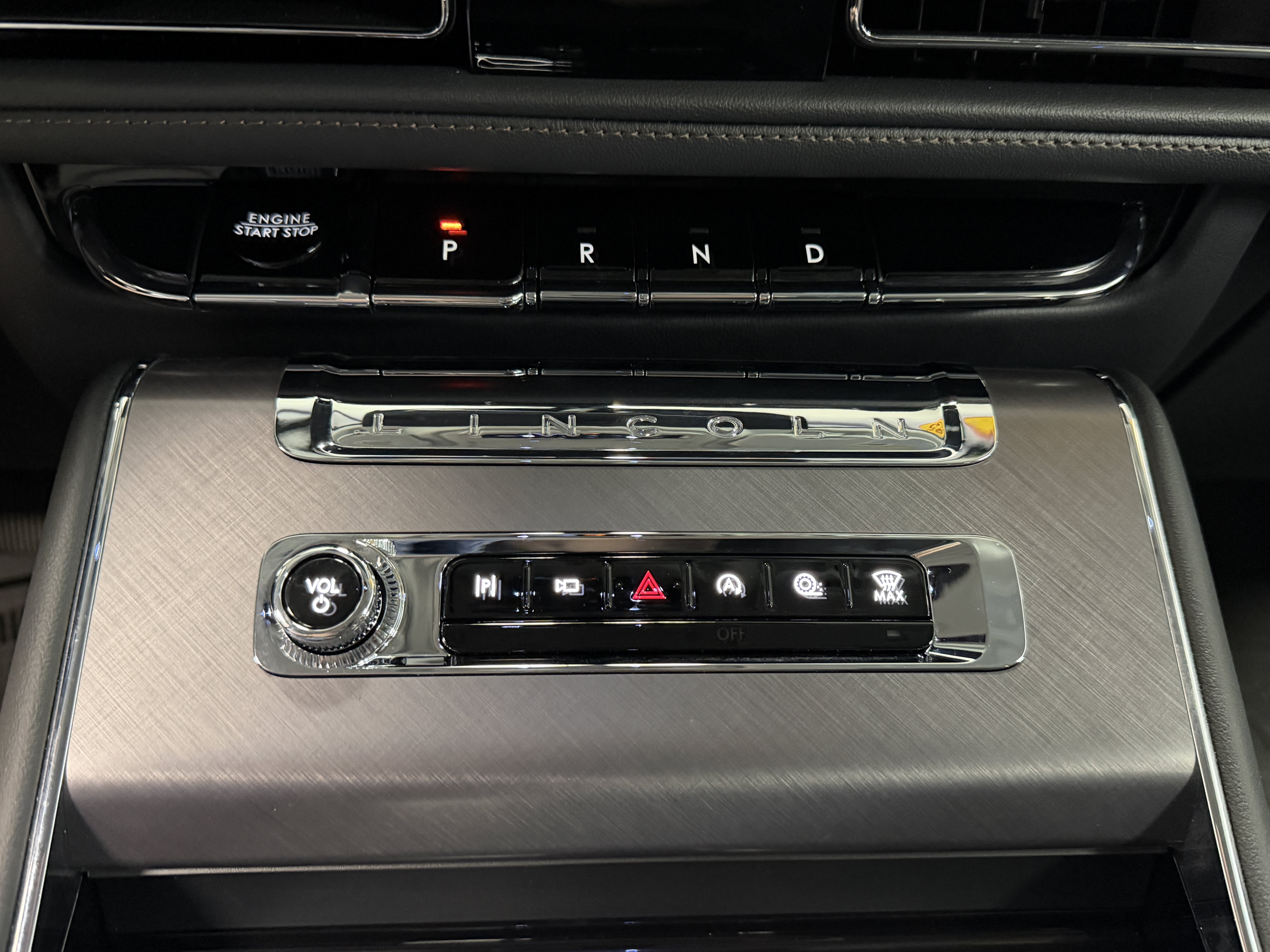 Used 2025 Lincoln Aviator AWD w/ Jet Appearance Package image 12