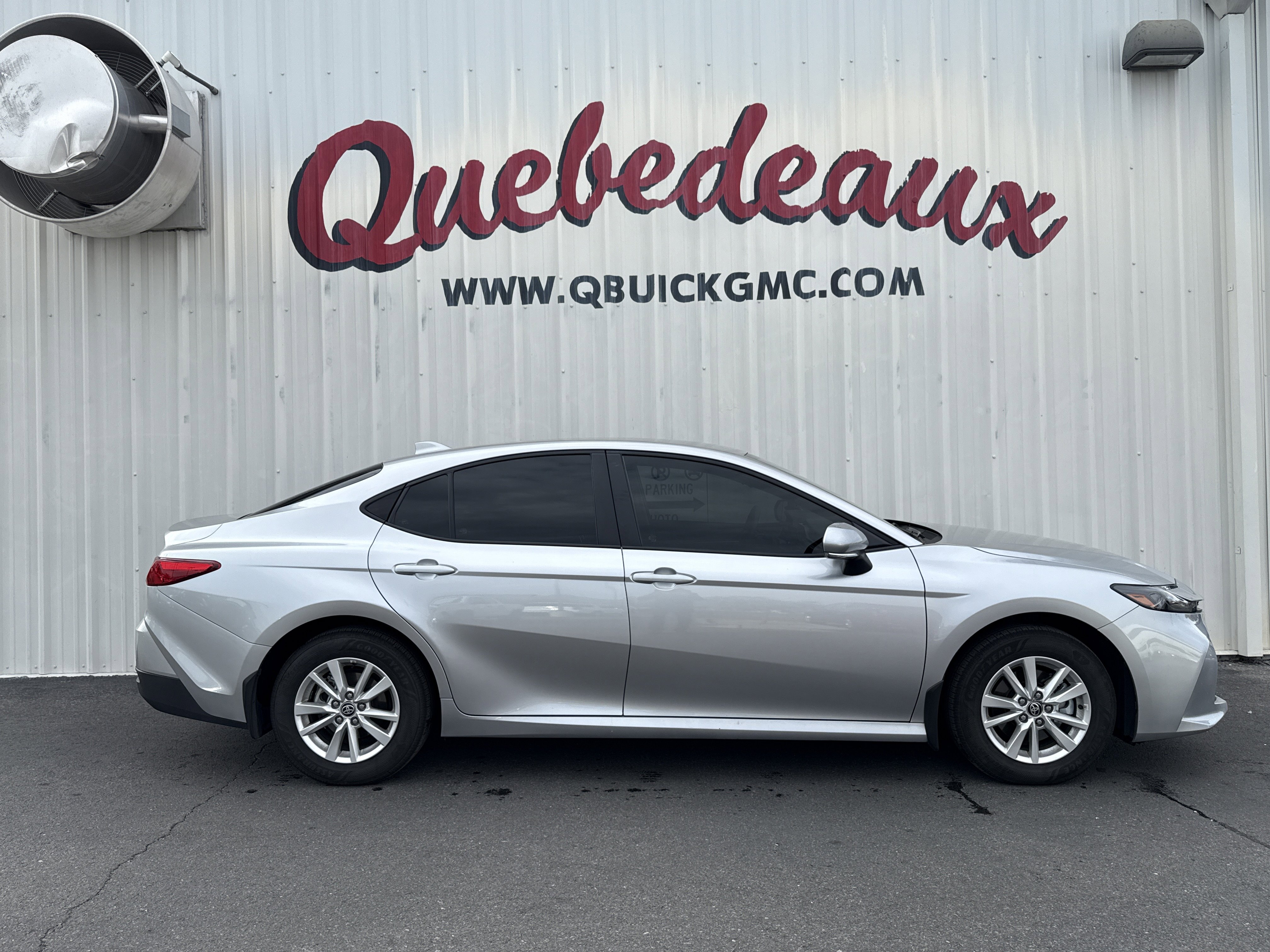 Used 2025 Toyota Camry LE image 23