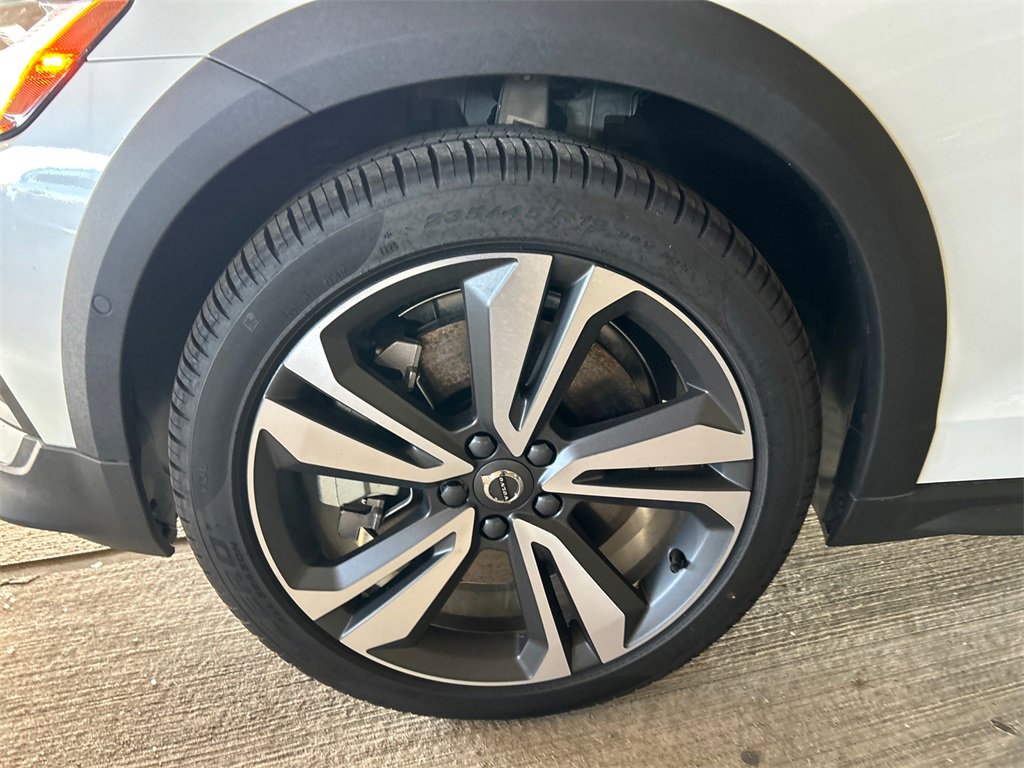 New 2026 Volvo V60 B5 Cross Country Plus w/ Protection Package Premier image 8