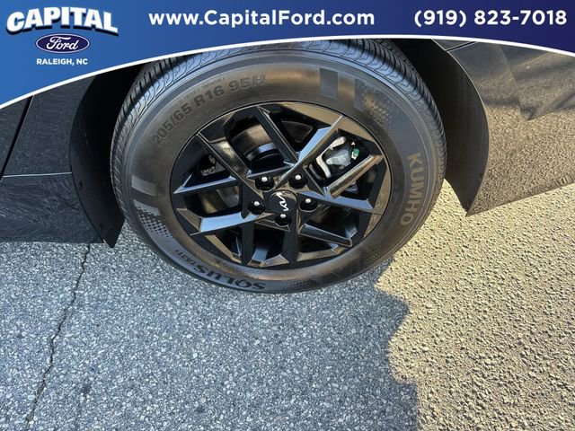 Used 2025 Kia K5 LXS image 13