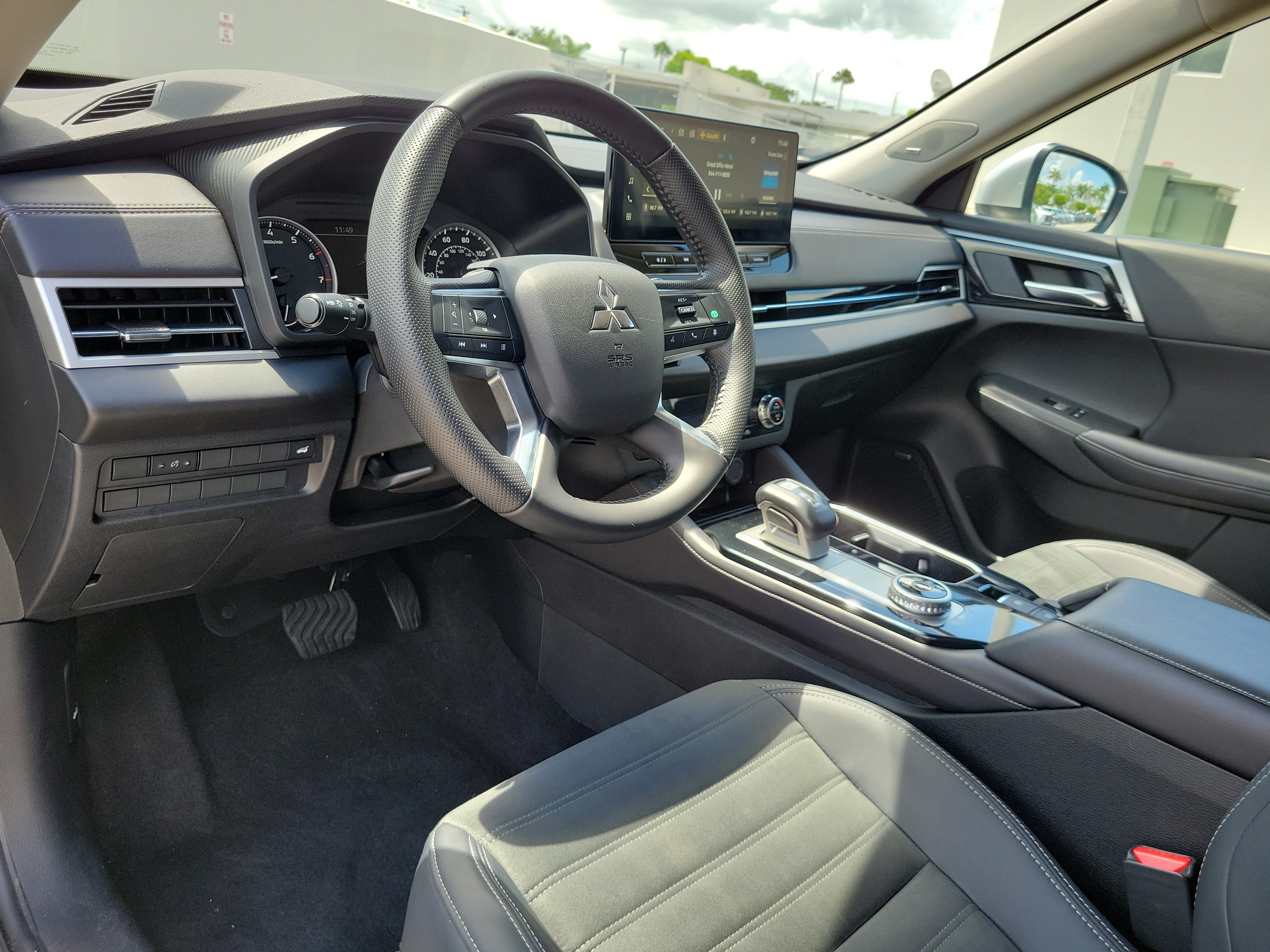 Used 2025 Mitsubishi Outlander SE FWD image 9