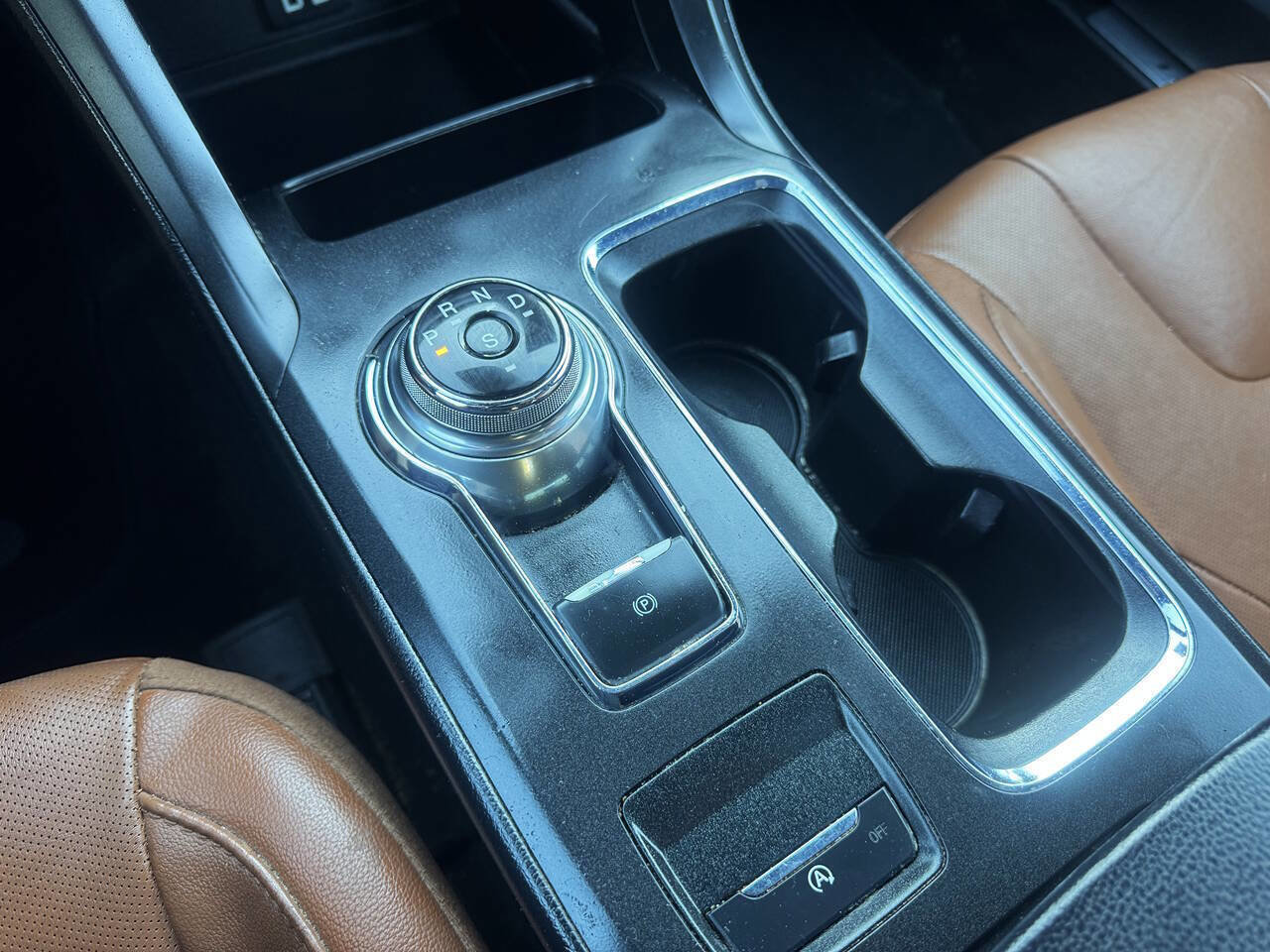 Used 2020 Ford Fusion Titanium FWD image 15