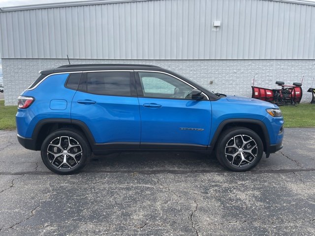 Used 2024 Jeep Compass Limited image 16
