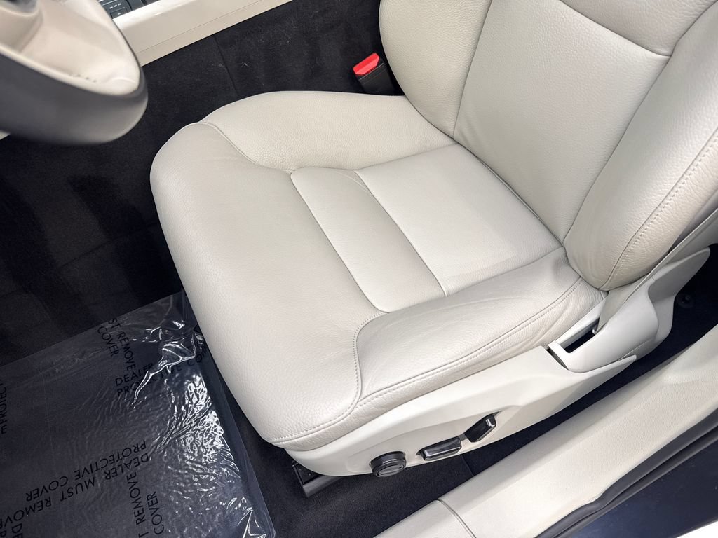 Used 2024 Volvo XC60 B5 Plus w/ Protection Package Premier AWD/4WD image 30