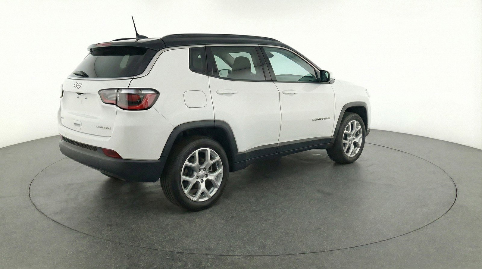 Used 2025 Jeep Compass Limited image 7