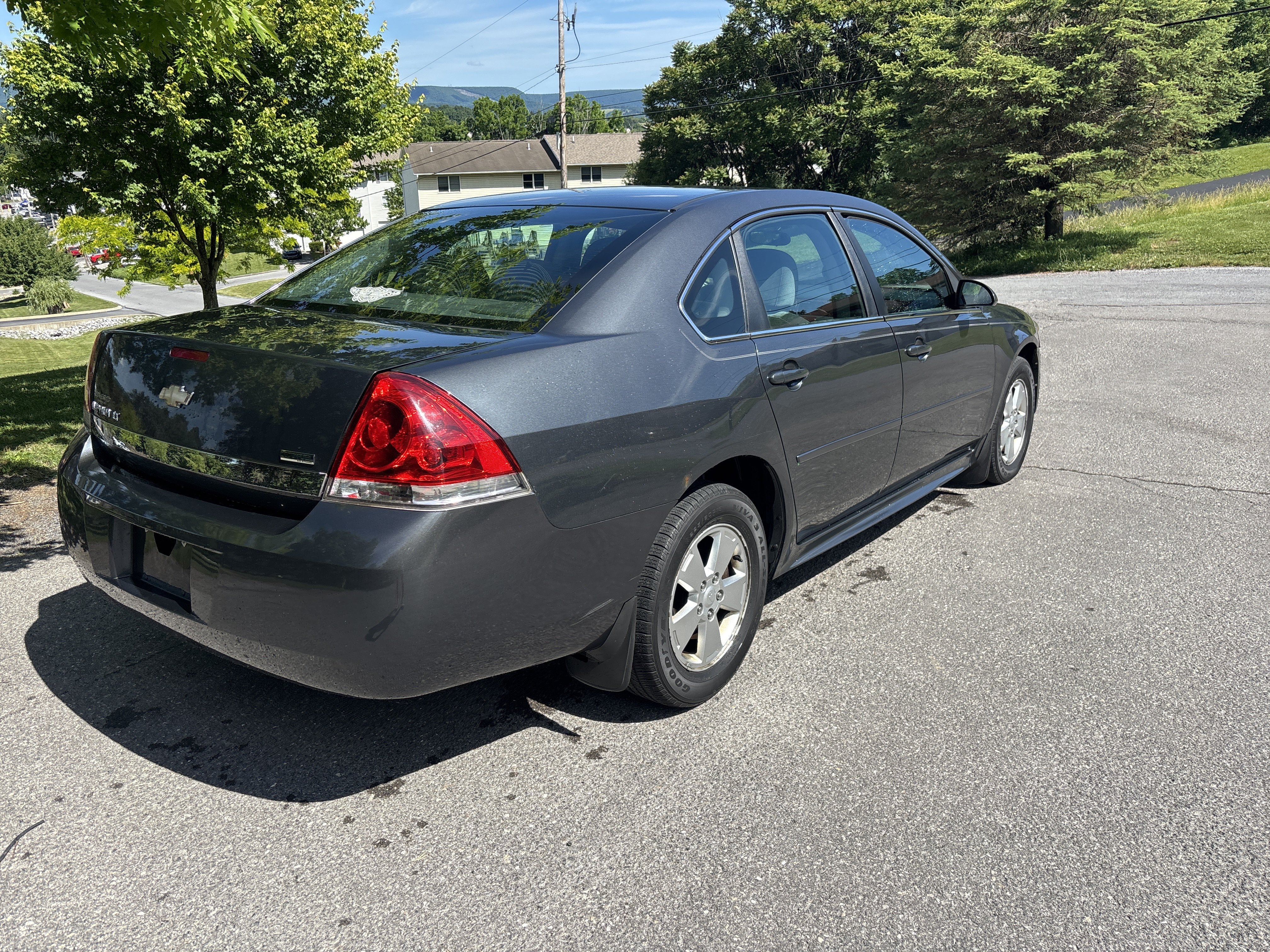 Used 2011 Chevrolet Impala LT FWD image 4