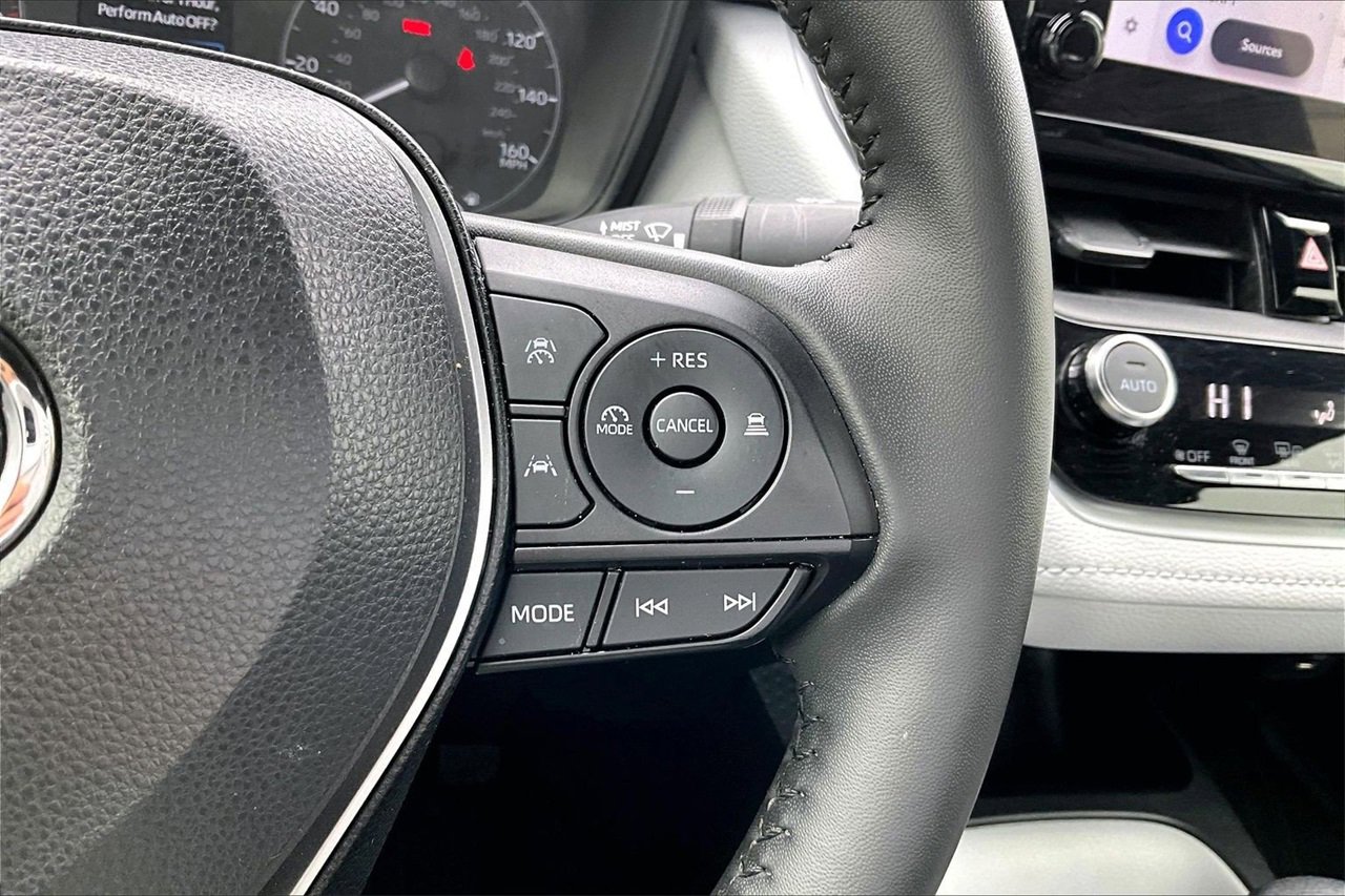 Used 2024 Toyota Corolla LE image 27