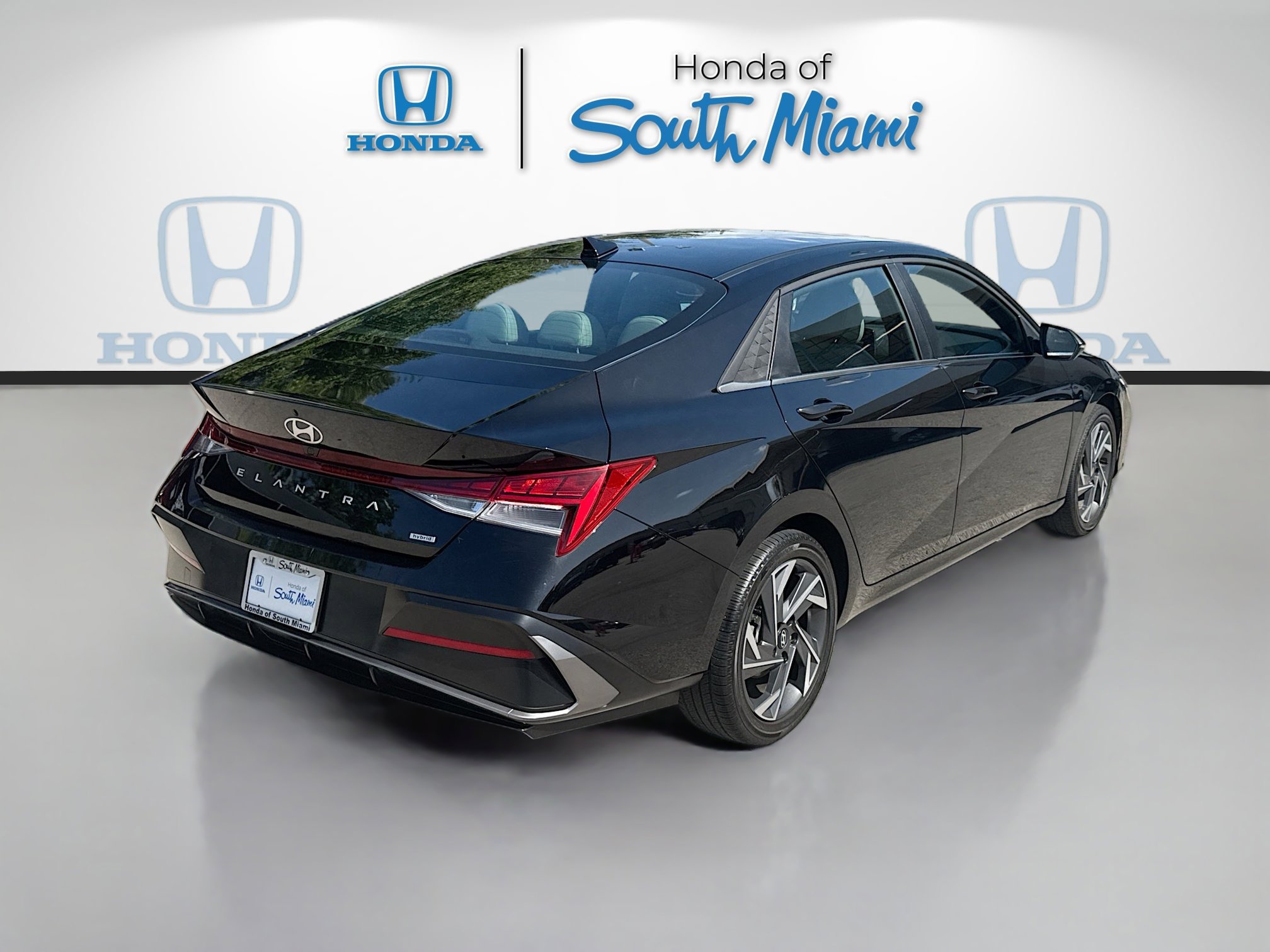 Used 2025 Hyundai Elantra Limited image 7