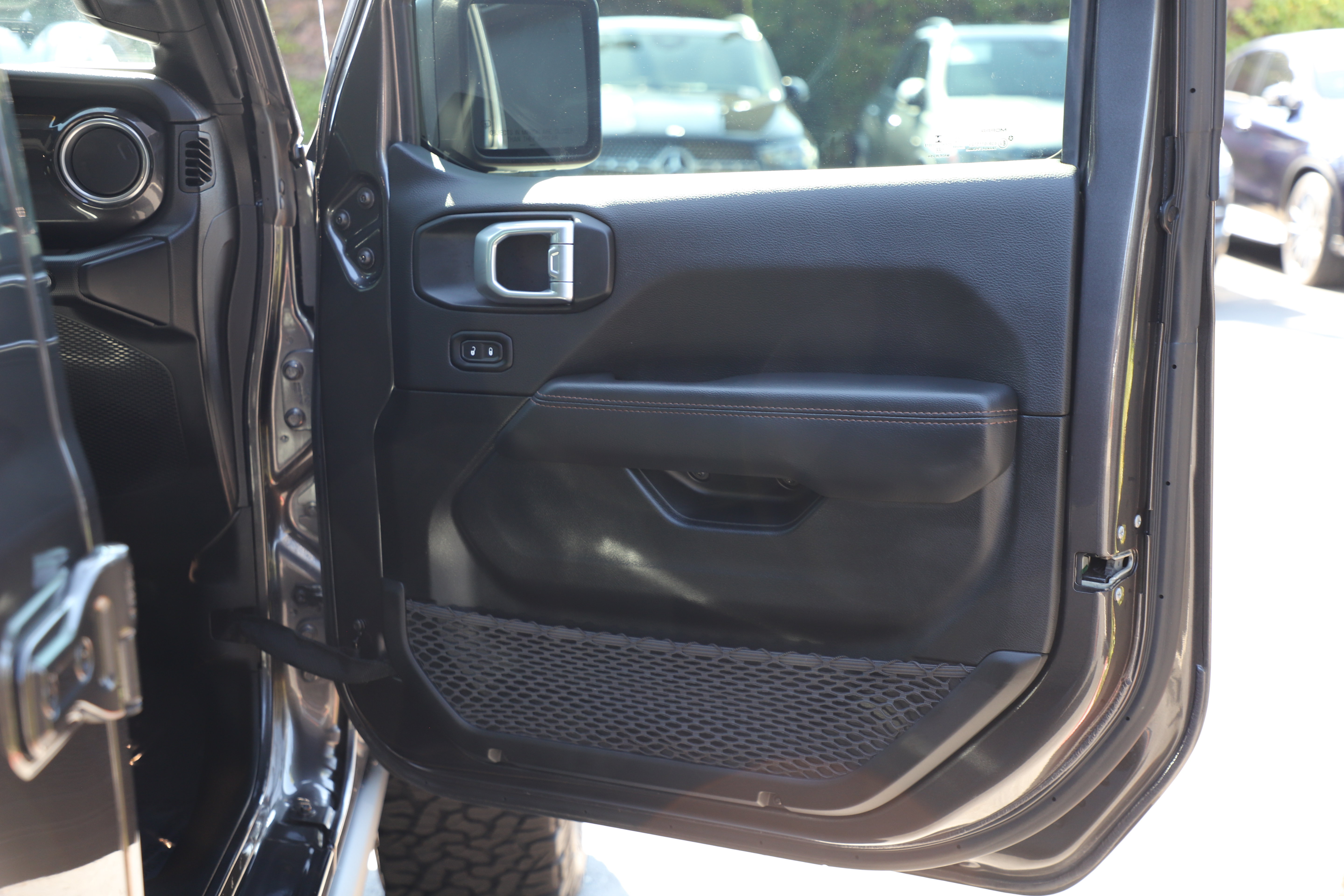 Used 2022 Jeep Wrangler Unlimited Rubicon w/ Xtreme Recon 35" Tire Package AWD/4WD image 7