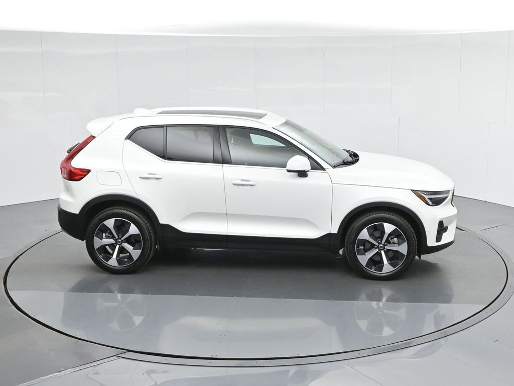 Used 2025 Volvo XC40 B5 Plus image 59