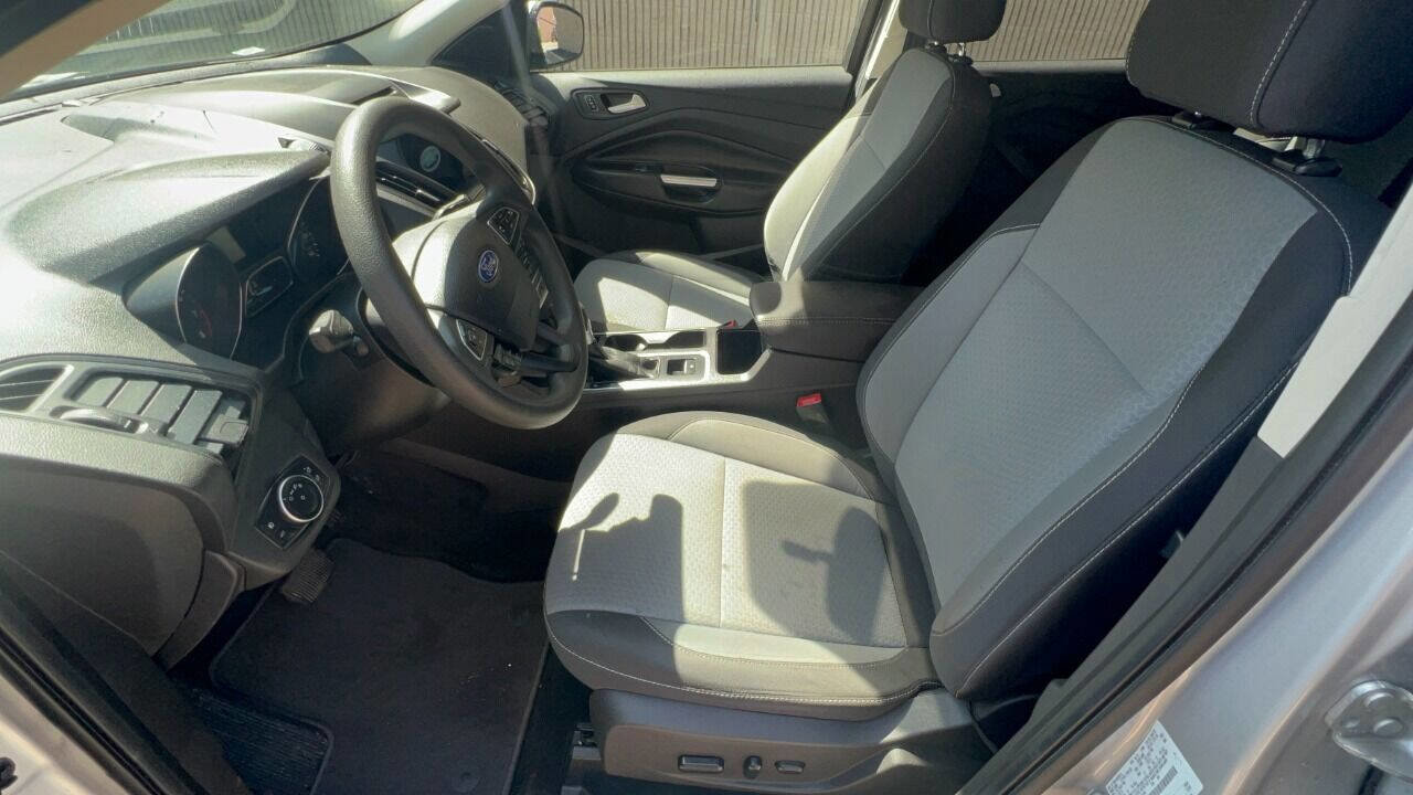 Used 2017 Ford Escape SE w/ Equipment Group 201A image 5