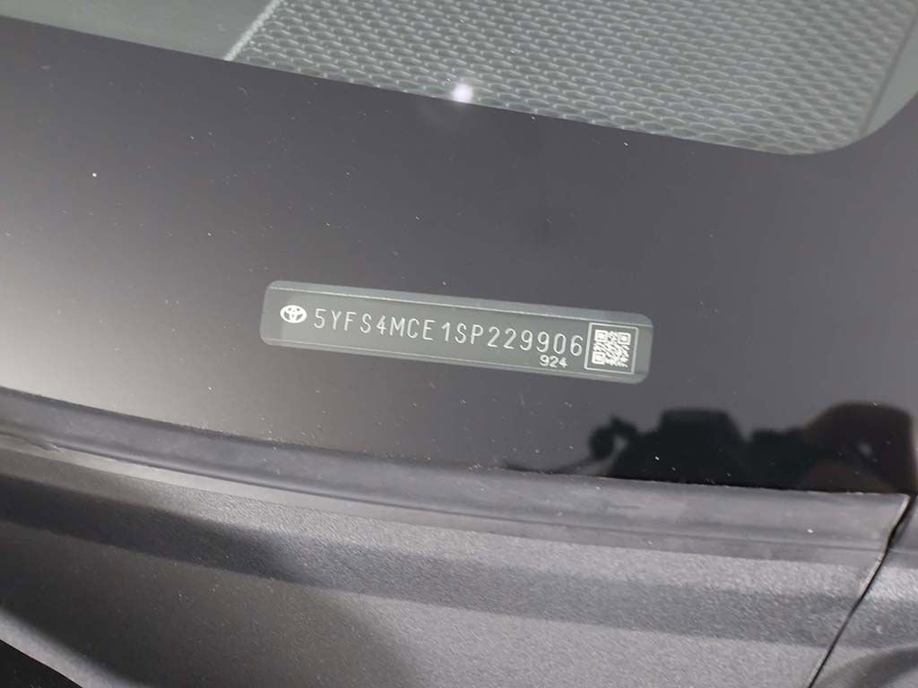 Used 2025 Toyota Corolla SE FWD image 42