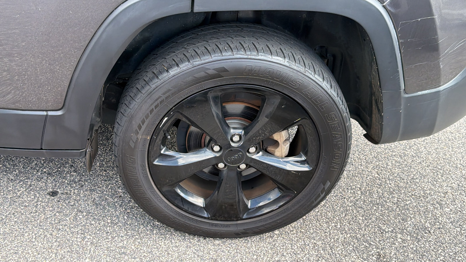 Used 2018 Jeep Cherokee Latitude w/ Altitude Package FWD image 12