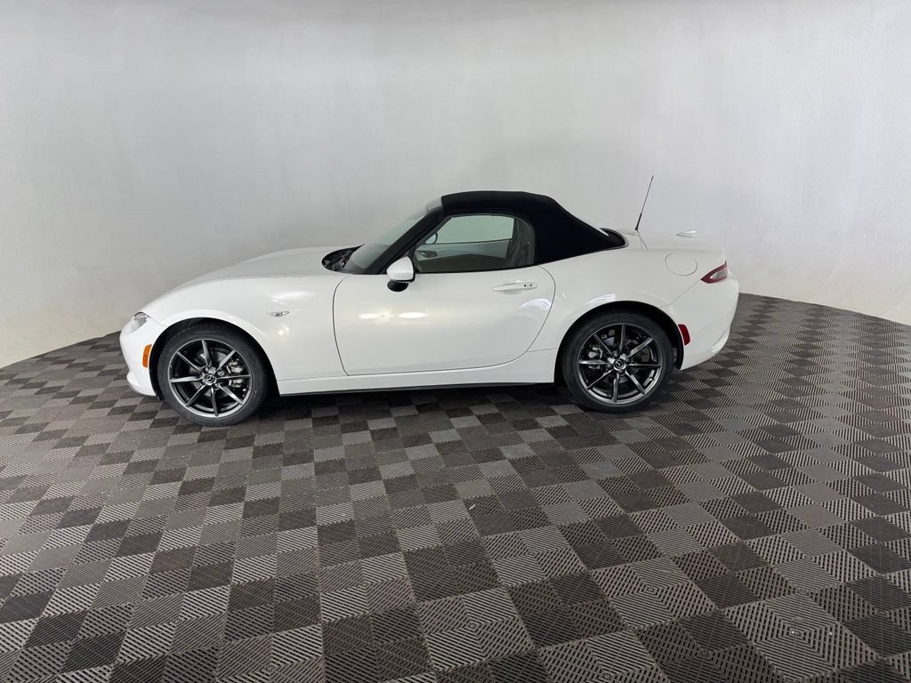 Used 2017 MAZDA MX-5 Miata Grand Touring RWD image 4