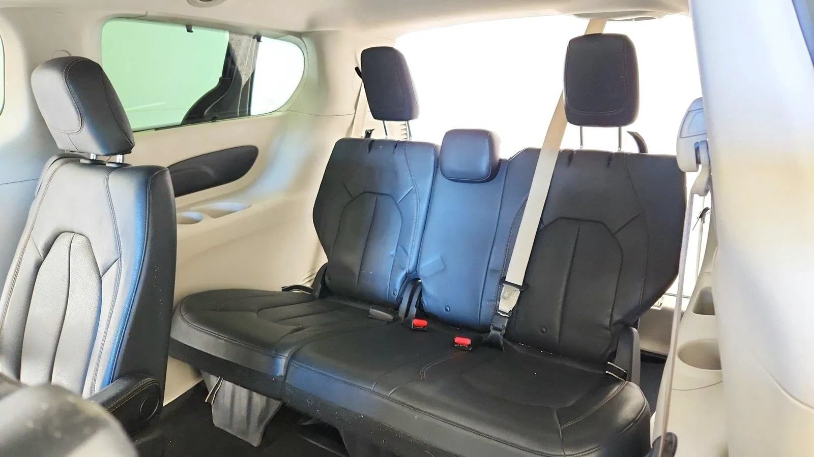 Used 2019 Chrysler Pacifica Touring-L FWD image 25